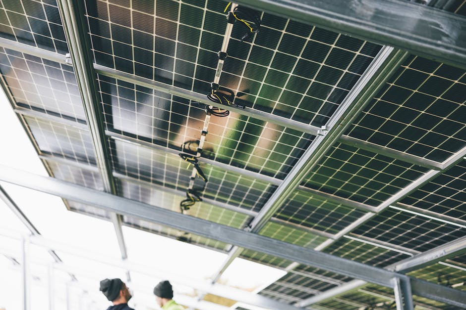 Jak zielona energia z paneli fotowoltaicznych przyczynia się do oszczędności dla twojej firmy?