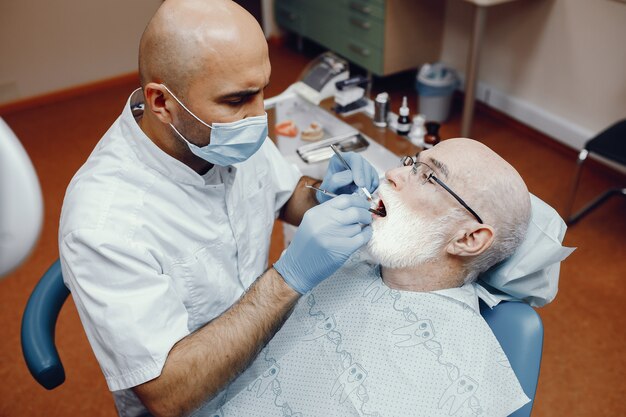 Zalety i proces stosowania implantów zębów – kompleksowe podejście do leczenia stomatologicznego